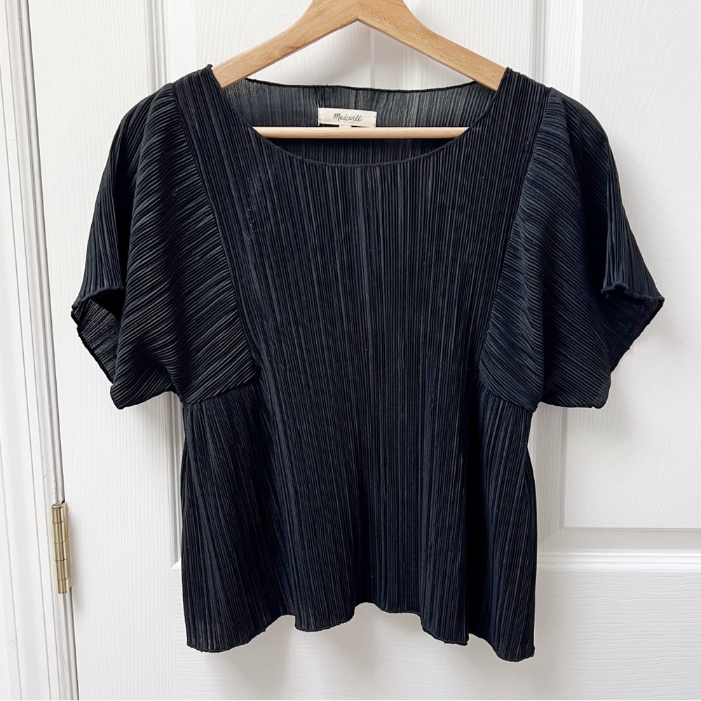 Madewell Texture & Thread Micro-pleat Short Sleeve Round Neck Top in Black